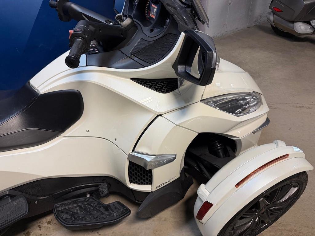 2016 Can-Am SPYDER RT LIMITED in Charlemagne, Quebec - 4 - w1024h768px