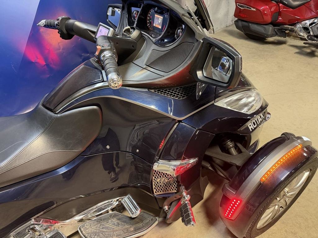 2016 Can-Am SPYDER RT LIMITED in Charlemagne, Quebec - 4 - w1024h768px