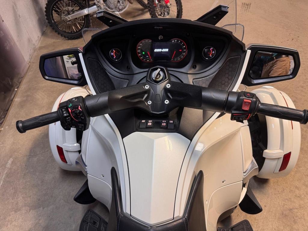 2016 Can-Am SPYDER RT-S SE6 RT Bas km in Charlemagne, Quebec - 8 - w1024h768px