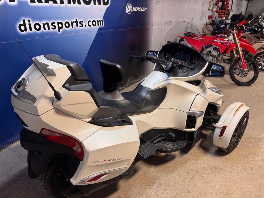 2016 Can-Am SPYDER RT-S SE6 RT Bas km in Charlemagne, Quebec - 7 - w1024h768px