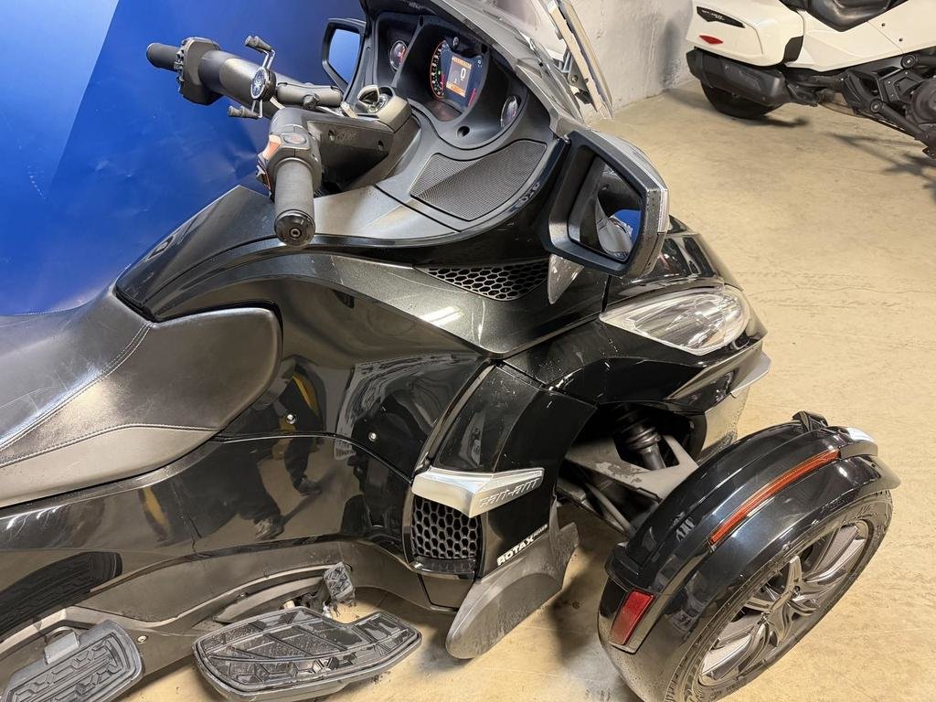 Can-Am SPYDER RT-S SE6 RT  2014 à Charlemagne, Québec - 4 - w1024h768px