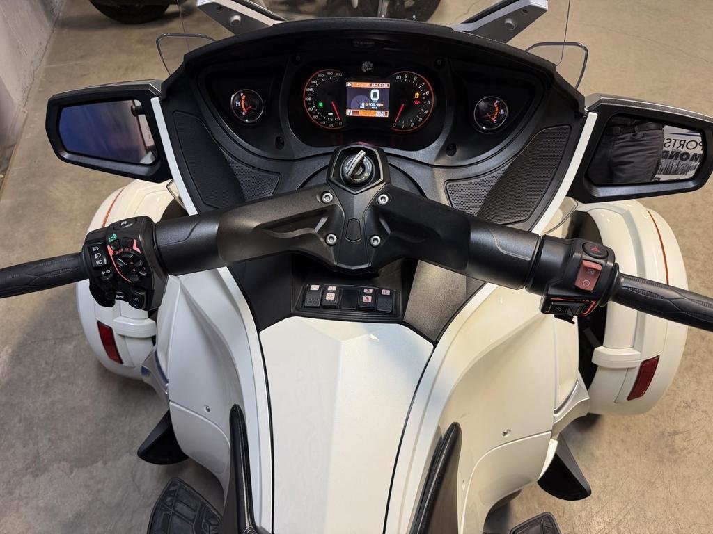 2014 Can-Am SPYDER RT-S SE6 RT in Charlemagne, Quebec - 7 - w1024h768px