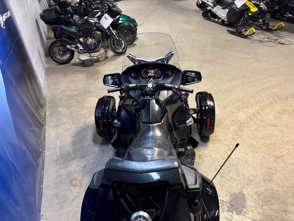 Can-Am SPYDER RT-S SE6  2014 à Charlemagne, Québec - 6 - w1024h768px
