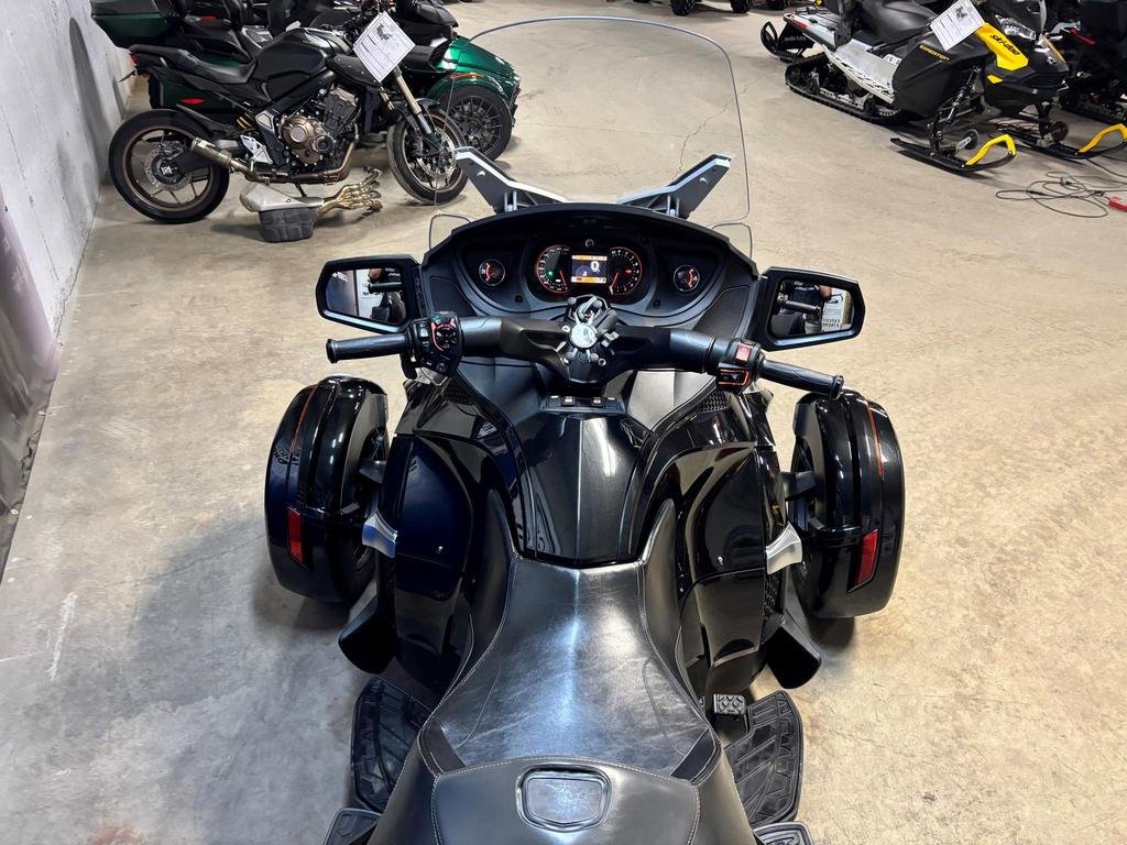 Can-Am SPYDER RT-S SE6  2014 à Charlemagne, Québec - 7 - w1024h768px