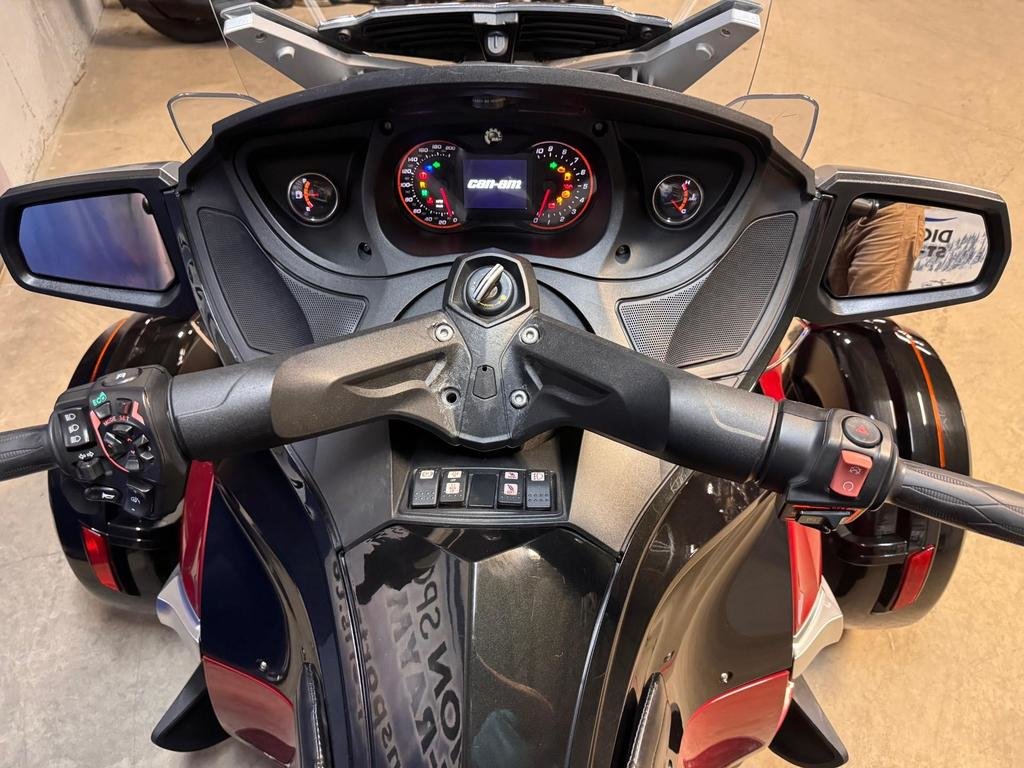 2015 Can-Am SPYDER RT-S SPECIAL RT in Charlemagne, Quebec - 7 - w1024h768px