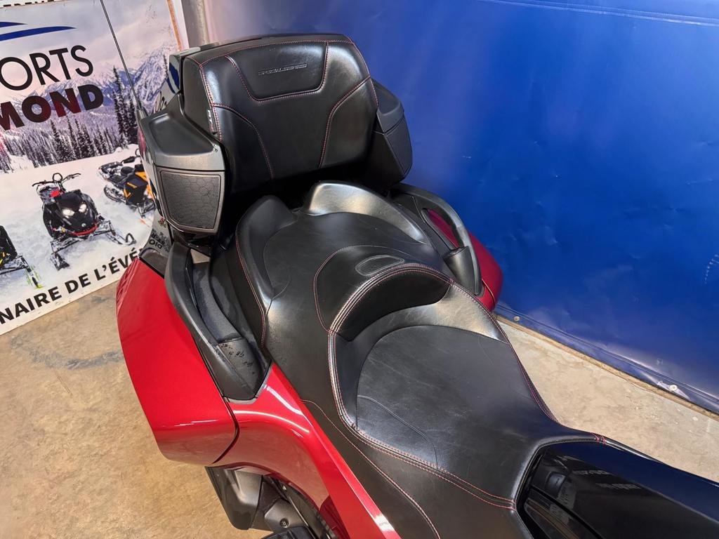 2015 Can-Am SPYDER RT-S SPECIAL RT in Charlemagne, Quebec - 5 - w1024h768px