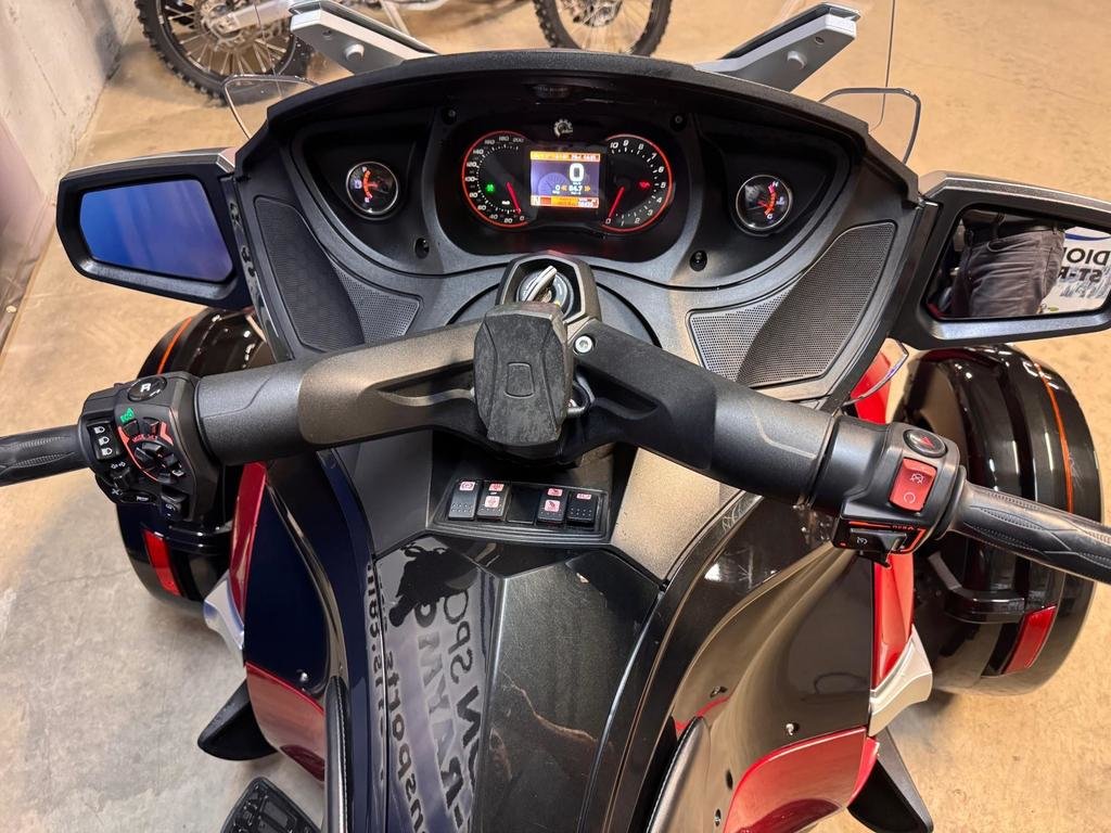 2015 Can-Am SPYDER RT-S SPECIAL RT in Charlemagne, Quebec - 7 - w1024h768px