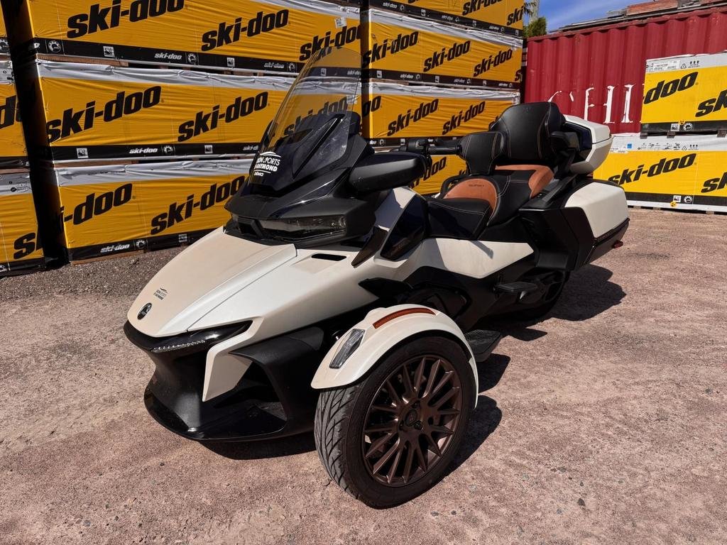 Can-Am SPYDER RT SEA TO SKY LIMITED  2024 à Charlemagne, Québec - 2 - w1024h768px