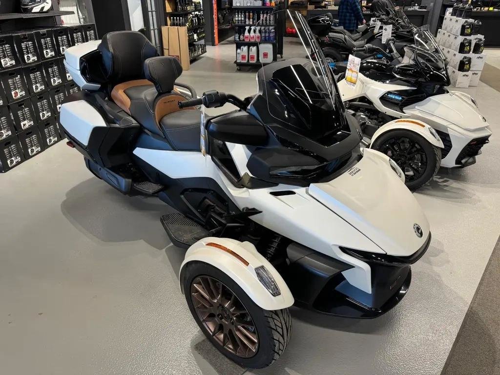 Can-Am SPYDER RT SEA TO SKY LIMITED  2024 à Charlemagne, Québec - 6 - w1024h768px