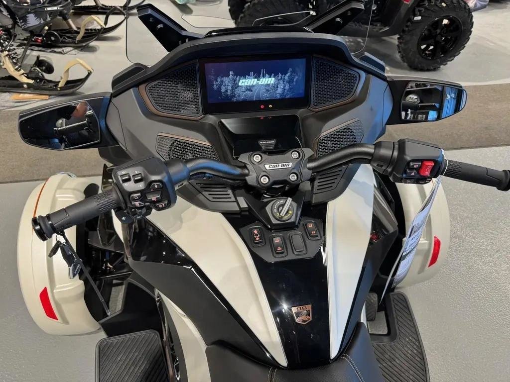 Can-Am SPYDER RT SEA TO SKY LIMITED  2024 à Charlemagne, Québec - 4 - w1024h768px