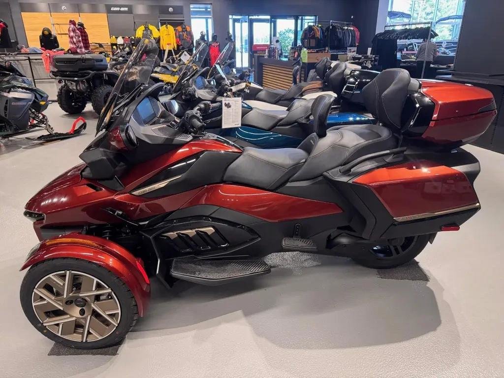 2026 Can-Am SPYDER RT SEA TO SKY LIMITED in Charlemagne, Quebec - 1 - w1024h768px