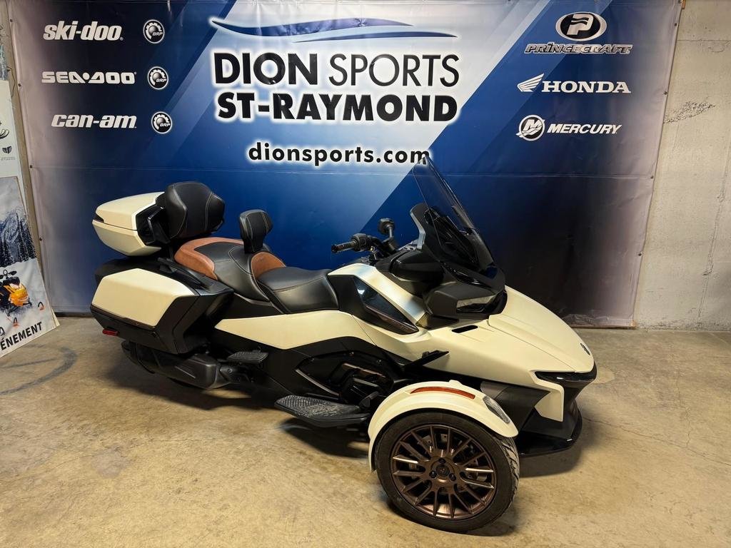 Can-Am SPYDER RT SEA TO SKY  2024 à Charlemagne, Québec - 1 - w1024h768px