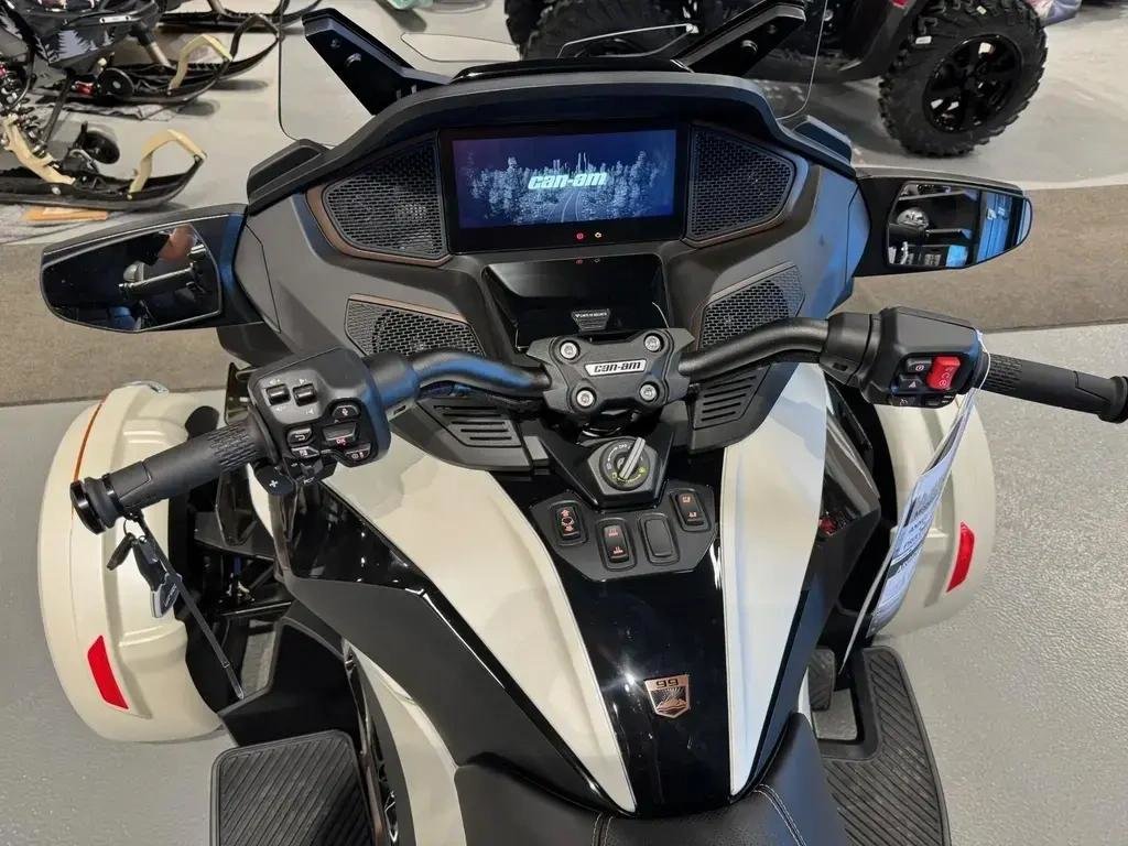 2024 Can-Am SPYDER RT SEA-TO-SKY in Charlemagne, Quebec - 4 - w1024h768px