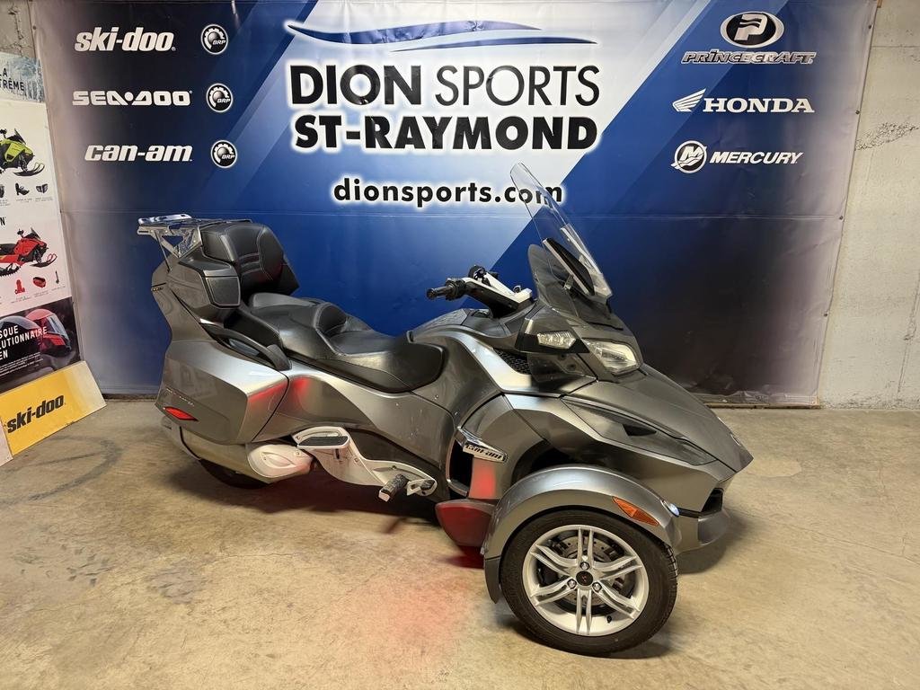 Can-Am SPYDER RT SM5  2011 à Charlemagne, Québec - 1 - w1024h768px