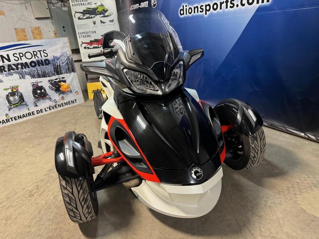 SPYDER ST-S SM5 STS  2015 à Charlemagne, Québec - 3 - w1024h768px