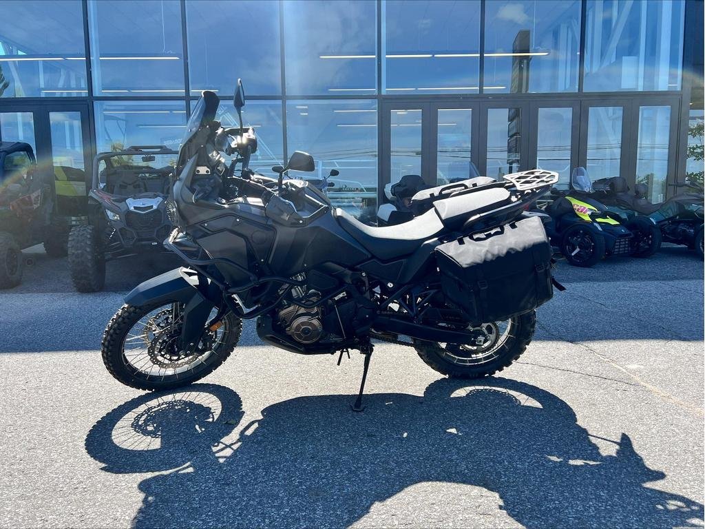 Honda Africa Twin Adventure  2022 à Charlemagne, Québec - 2 - w1024h768px