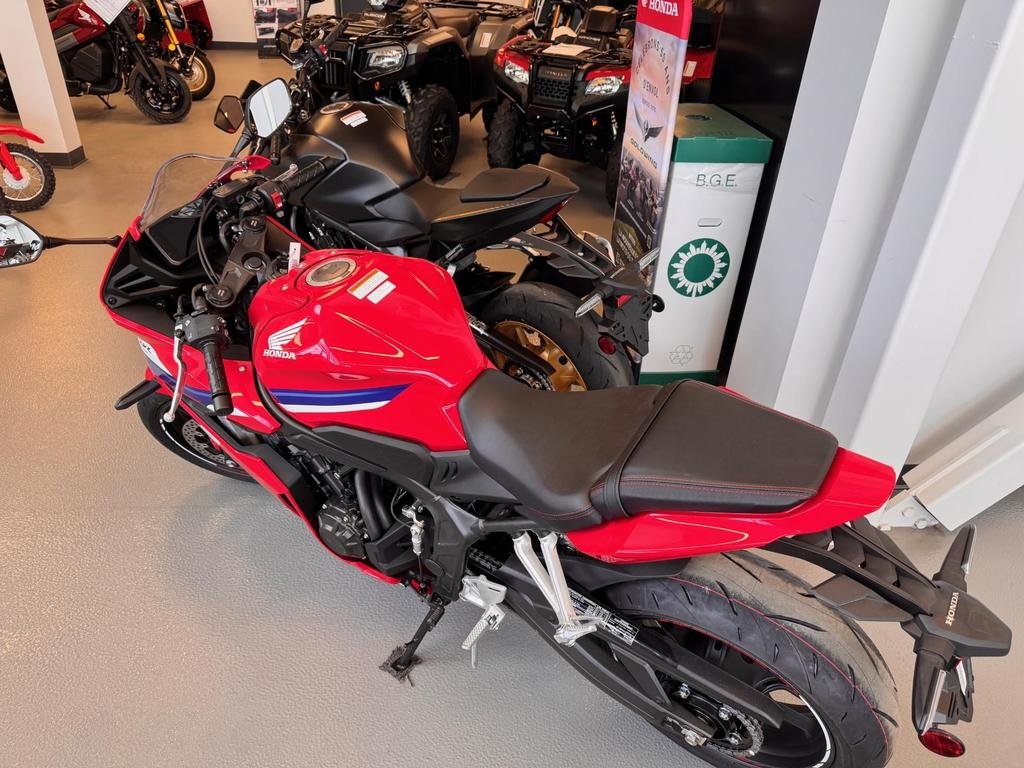 Honda CBR650RACS  2025 à Charlemagne, Québec - 2 - w1024h768px
