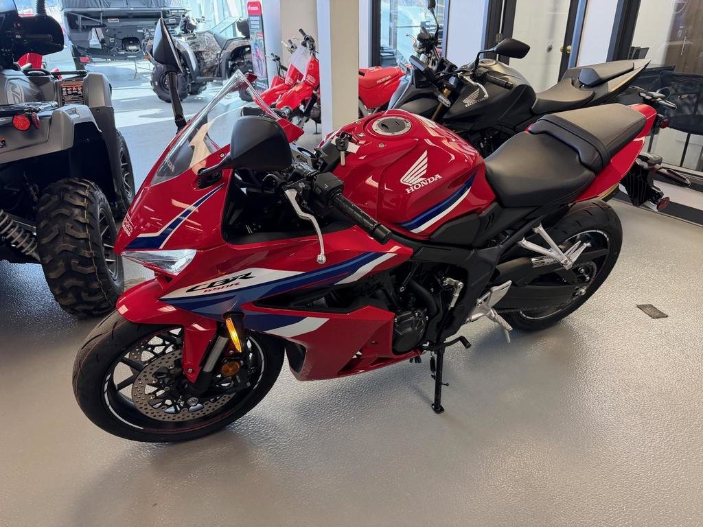 Honda CBR650RACT  2026 à Charlemagne, Québec - 7 - w1024h768px