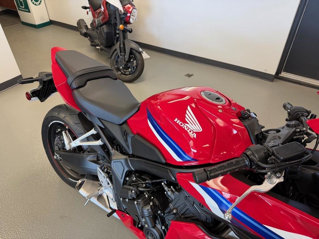 Honda CBR650RACT  2026 à Charlemagne, Québec - 3 - w1024h768px