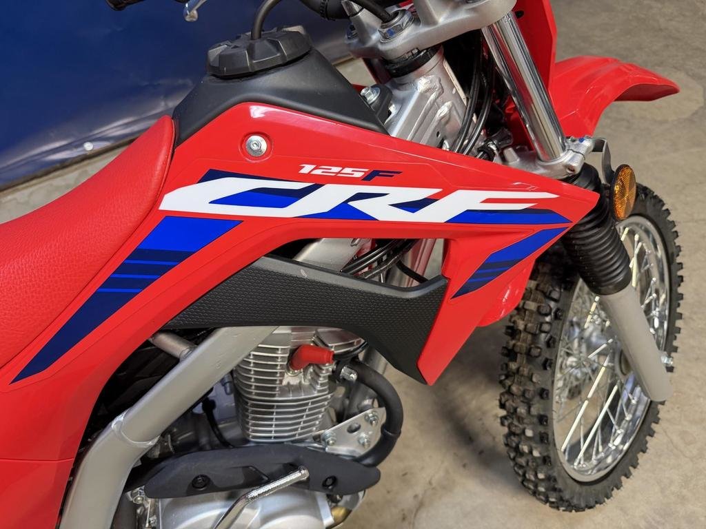 Honda CRF125F CRF 125  2023 à Charlemagne, Québec - 4 - w1024h768px