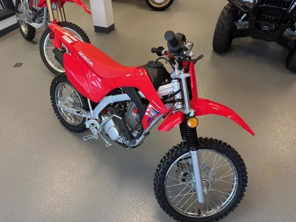 Honda CRF125F CRF 125  2027 à Charlemagne, Québec - 3 - w1024h768px