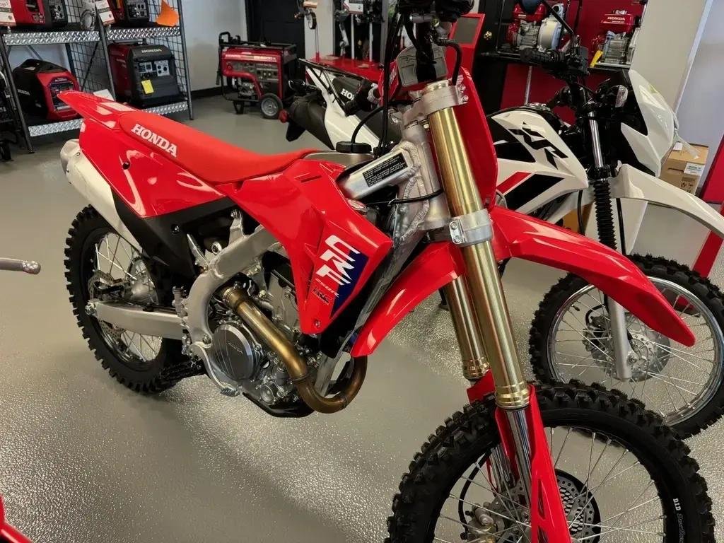 Honda CRF250R CRF 250 R  2025 à Charlemagne, Québec - 5 - w1024h768px