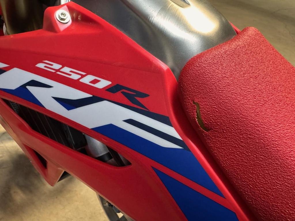 2023 Honda CRF250R in Charlemagne, Quebec - 7 - w1024h768px