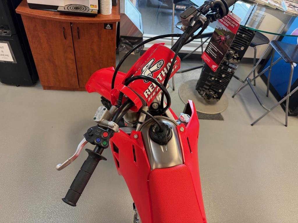 Honda CRF450RS 2hrs de fonctionnement  2025 à Charlemagne, Québec - 6 - w1024h768px