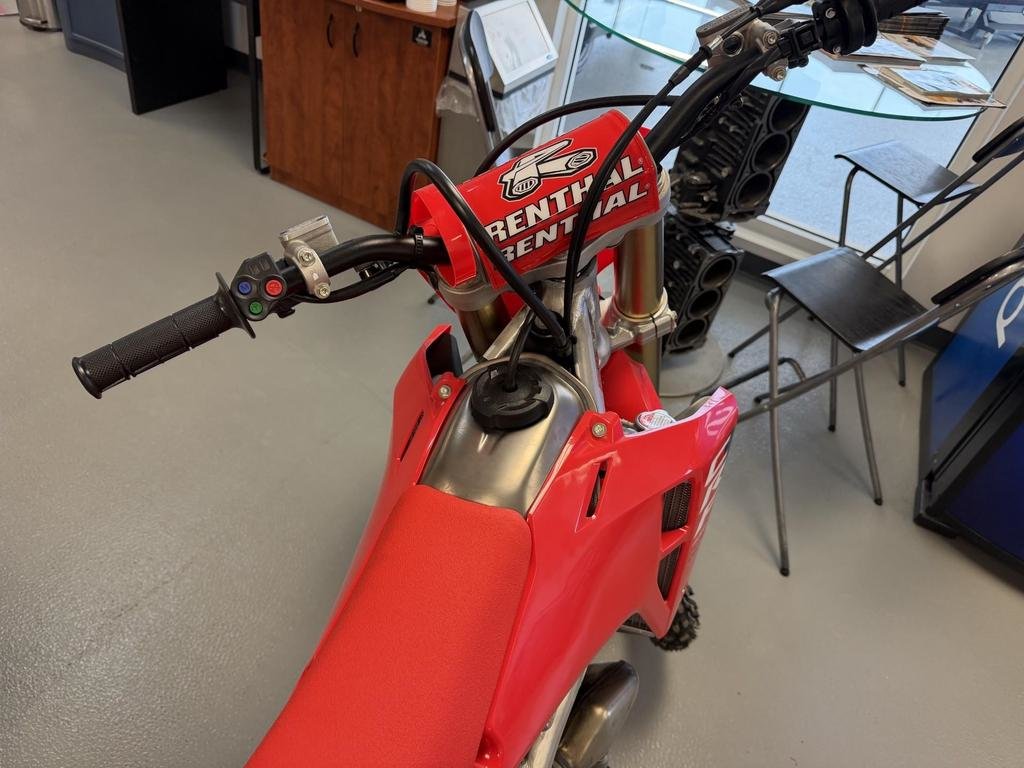 Honda CRF450RT  2026 à Charlemagne, Québec - 4 - w1024h768px