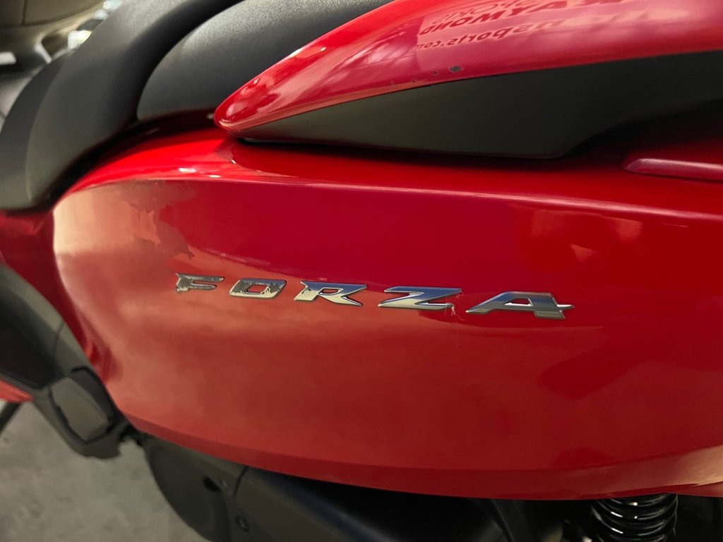 Honda FORZA NSS300  2014 à Charlemagne, Québec - 7 - w1024h768px