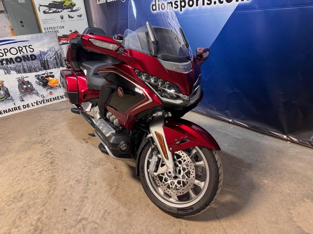 Honda GOLDWING 1800 DCT  TOUR AIR BAG  2018 à Charlemagne, Québec - 3 - w1024h768px
