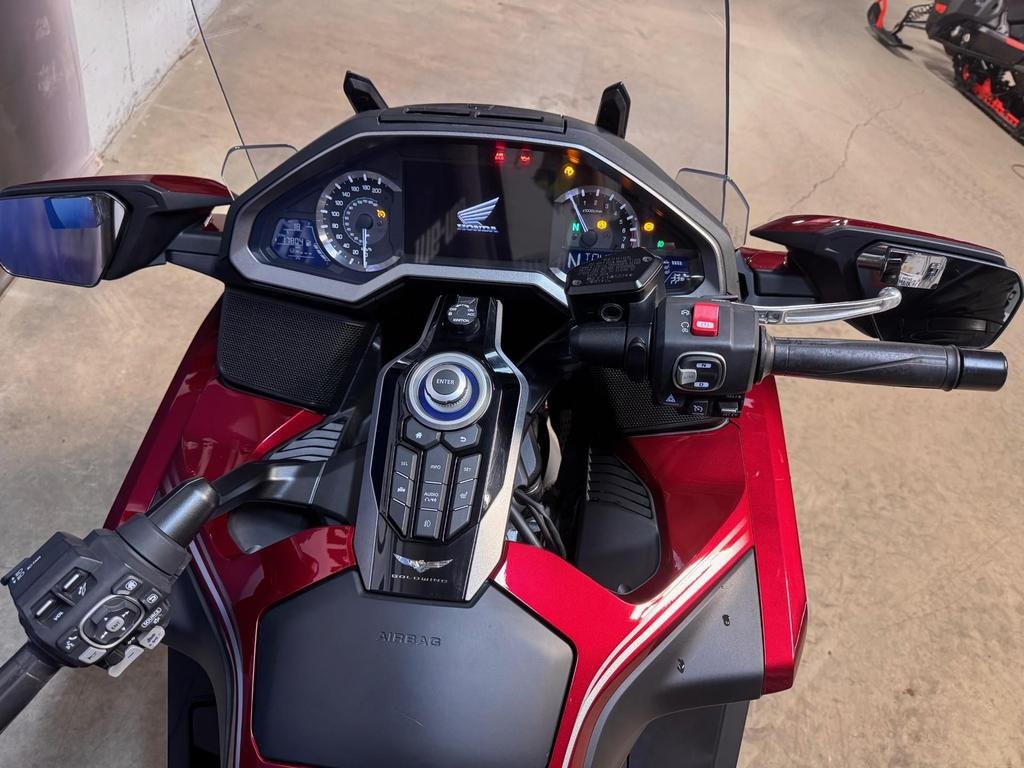 Honda GOLDWING 1800 DCT  TOUR AIR BAG  2018 à Charlemagne, Québec - 7 - w1024h768px