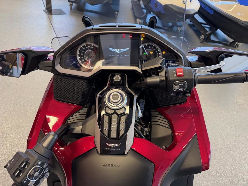 Honda GOLDWING 1800 DCT  TOURER AIR BAG  2026 à Charlemagne, Québec - 6 - w1024h768px