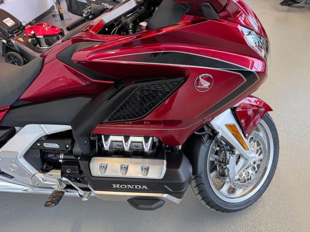 Honda GOLDWING 1800 DCT  TOURER AIR BAG  2026 à Charlemagne, Québec - 2 - w1024h768px