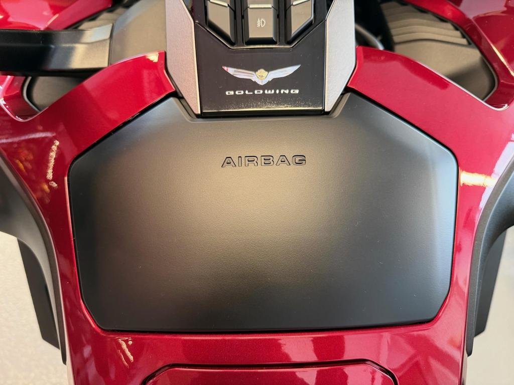 Honda GOLDWING 1800 DCT  TOURER AIR BAG  2026 à Charlemagne, Québec - 7 - w1024h768px