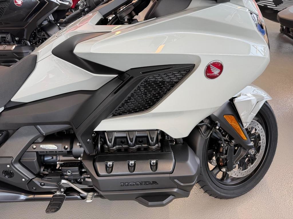 Honda GoldWing 1800 DCT Tourer Gold Wing  2026 à Charlemagne, Québec - 2 - w1024h768px