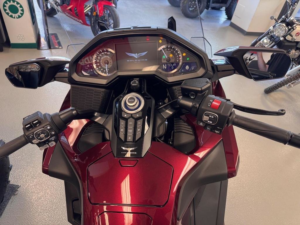 2023 Honda GOLDWING 1800 TOUR 50E DCT in Charlemagne, Quebec - 6 - w1024h768px