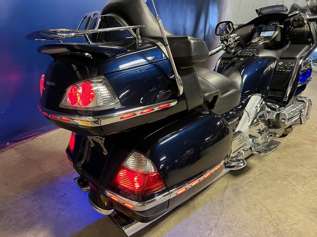 2009  GoldWing 1800 Gold Wing in Charlemagne, Quebec - 5 - w1024h768px