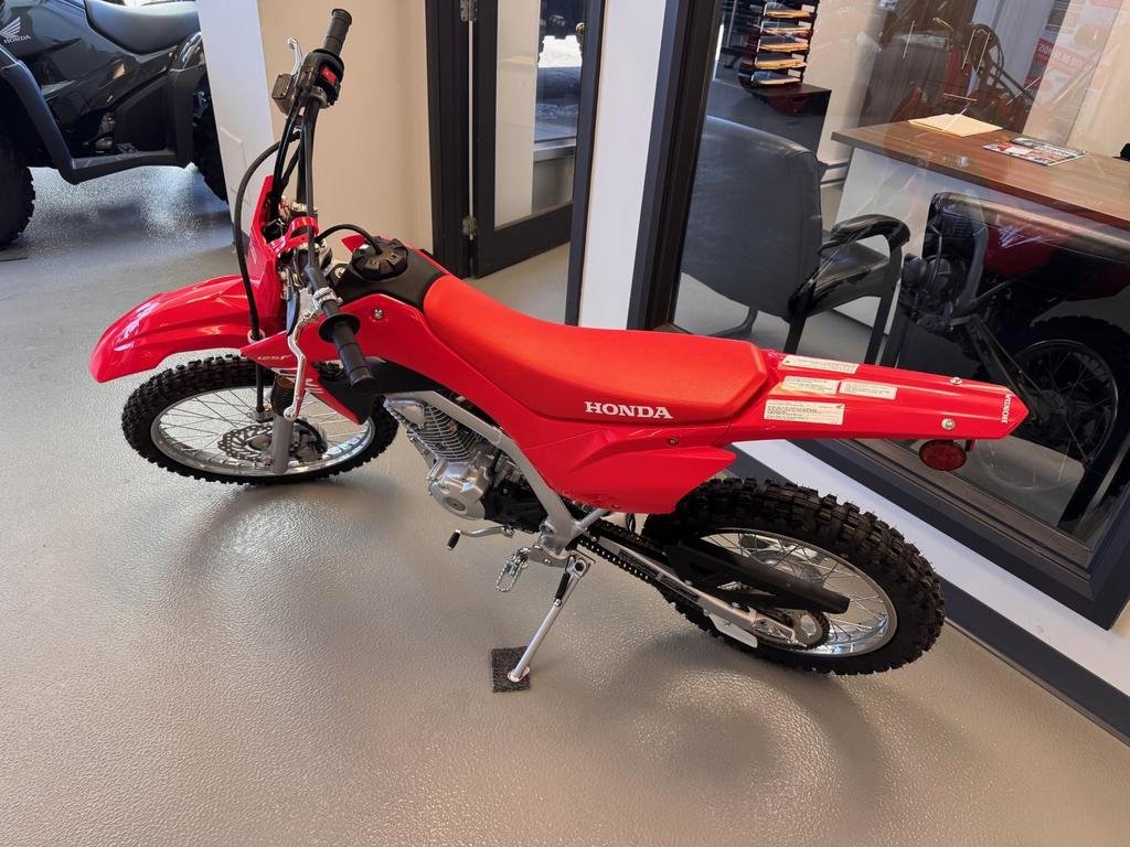 Honda CRF125FB  2025 à Charlemagne, Québec - 5 - w1024h768px