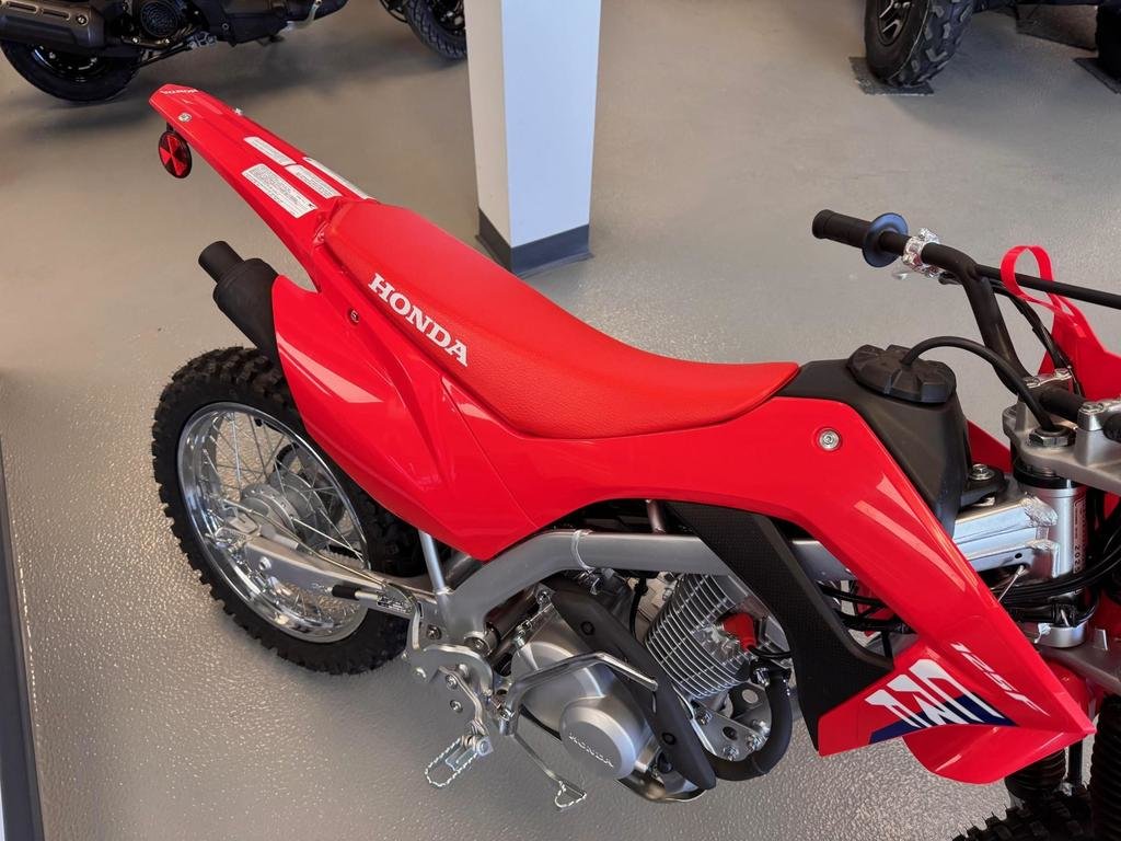 2025 Honda CRF125FB in Charlemagne, Quebec - 2 - w1024h768px