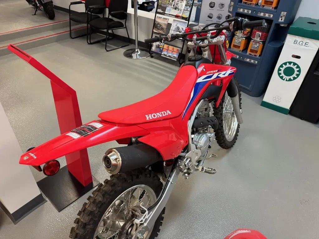 2025 Honda CRF250F CRF 250 in Charlemagne, Quebec - 4 - w1024h768px