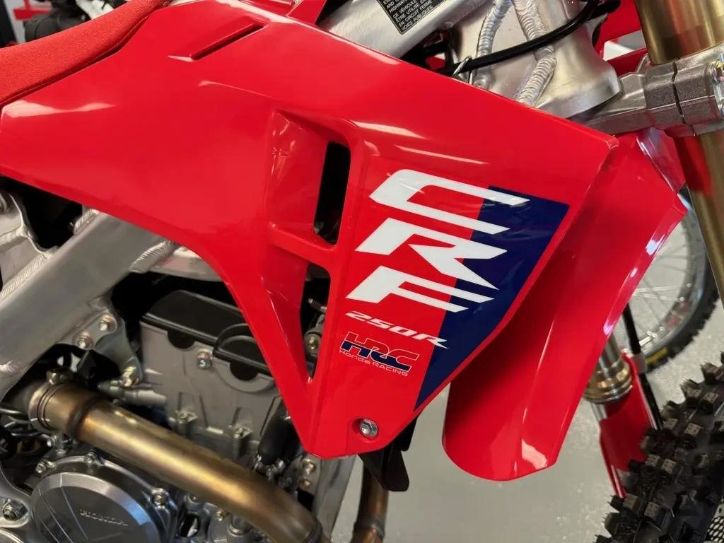 Honda CRF250R  2025 à Charlemagne, Québec - 2 - w1024h768px