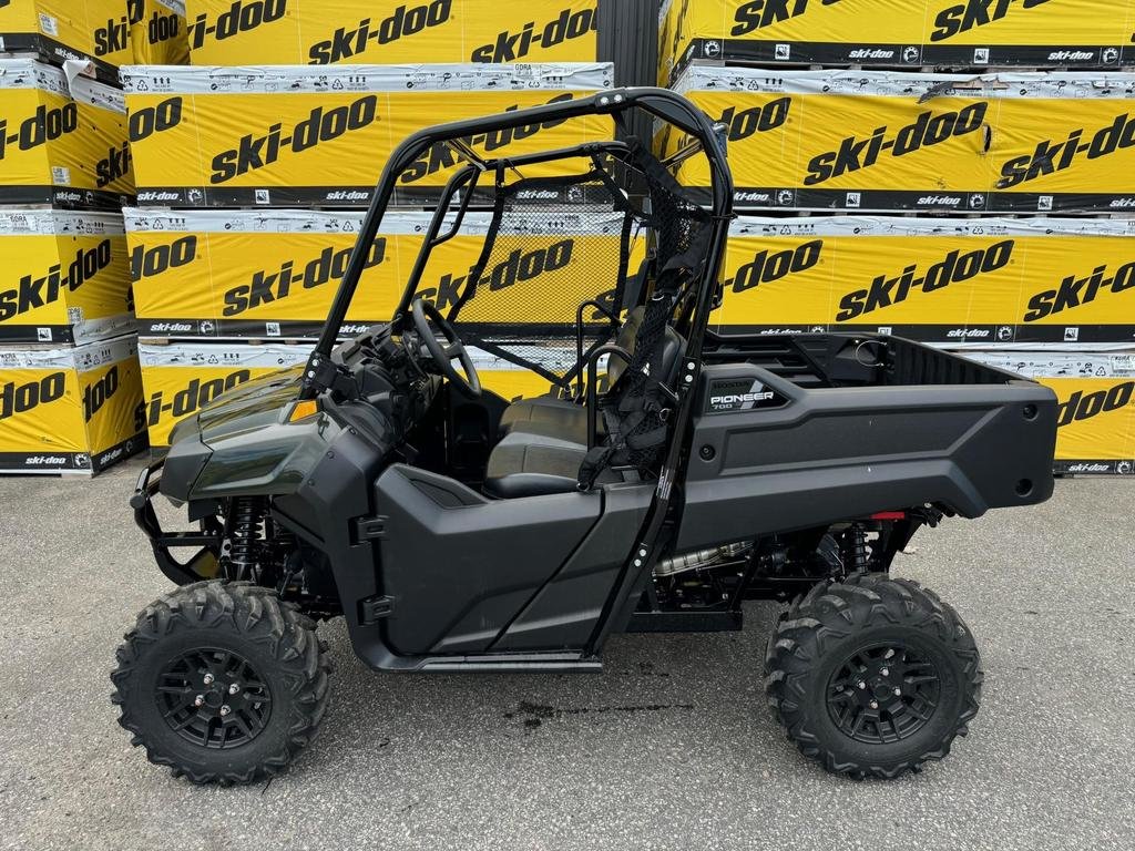 Honda Pioneer 700 VCC  2025 à Charlemagne, Québec - 1 - w1024h768px