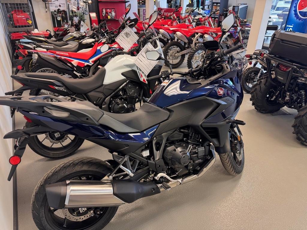 Honda NT1100DS  2025 à Charlemagne, Québec - 4 - w1024h768px