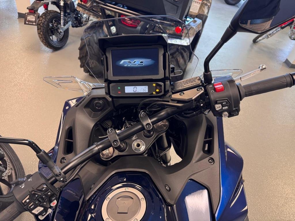 Honda NT1100DS  2025 à Charlemagne, Québec - 5 - w1024h768px