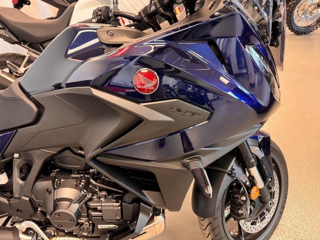 Honda NT1100DS  2025 à Charlemagne, Québec - 2 - w1024h768px