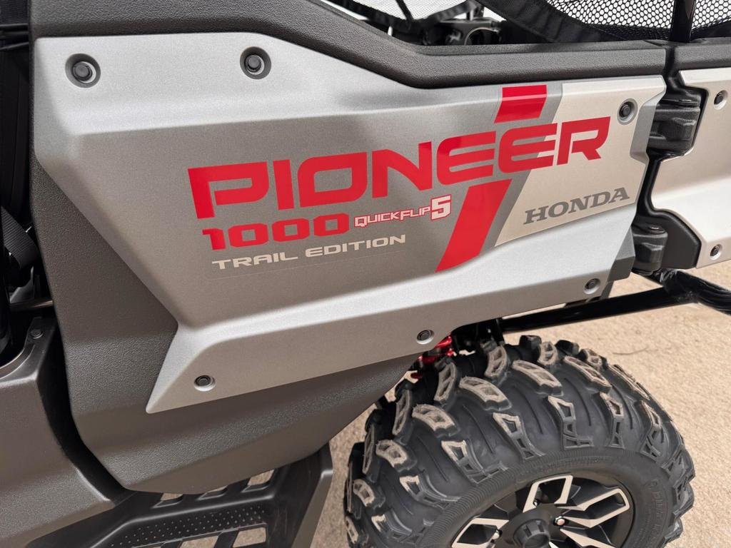 Honda PIONEER 1000 5 PLACES  2025 à Charlemagne, Québec - 2 - w1024h768px