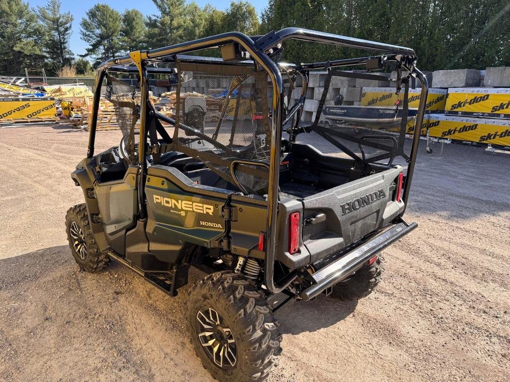 2025 Honda Pioneer 1000 5 Trail in Charlemagne, Quebec - 7 - w1024h768px