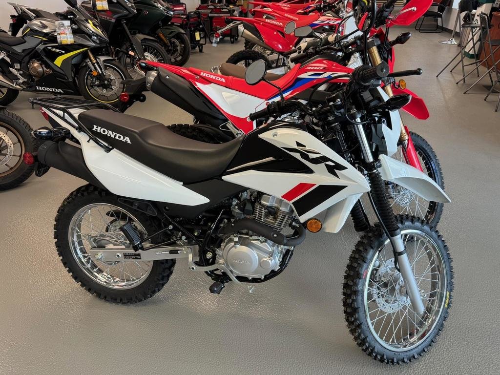 2023  XR150 XR 150 L in Charlemagne, Quebec - 1 - w1024h768px