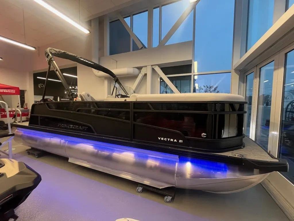 Princecraft Vectra 23 Rl 3 quilles 150 hp Pro XS et Toit Campeur  2026 à Charlemagne, Québec - 1 - w1024h768px